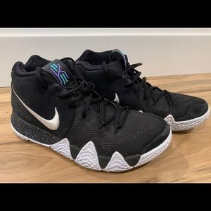 Nike Kyrie 4
Ankle Taker Size 8